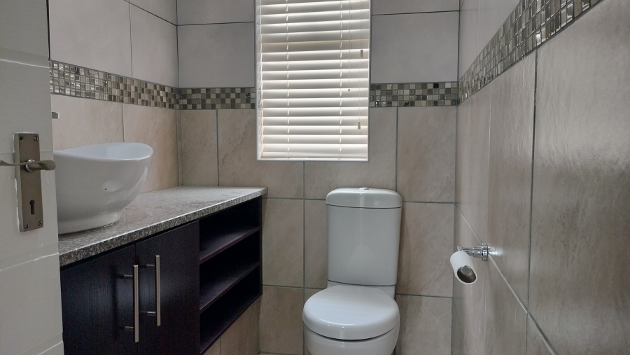 3 Bedroom Property for Sale in Fraaiuitsig Western Cape